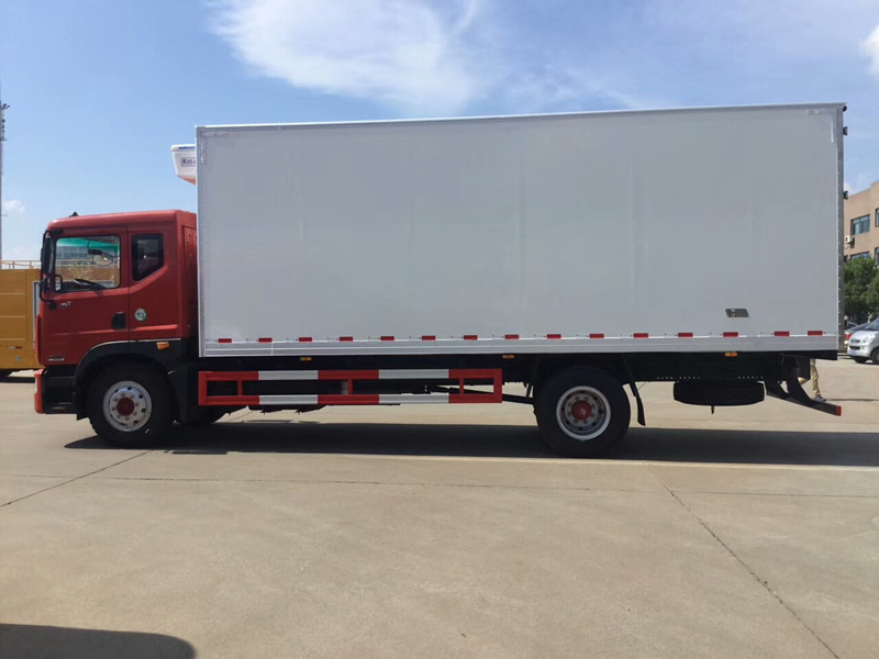 东风D9 6.8米冷藏车实拍图片