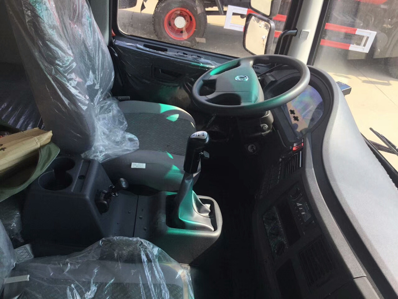 东风D9 6.8米冷藏车实拍图片