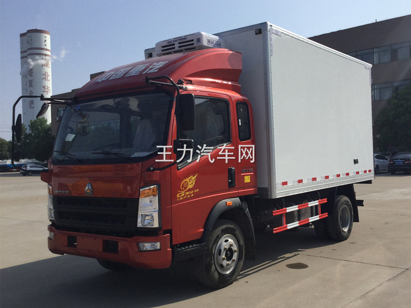 重汽豪沃排半3.8米冷藏车