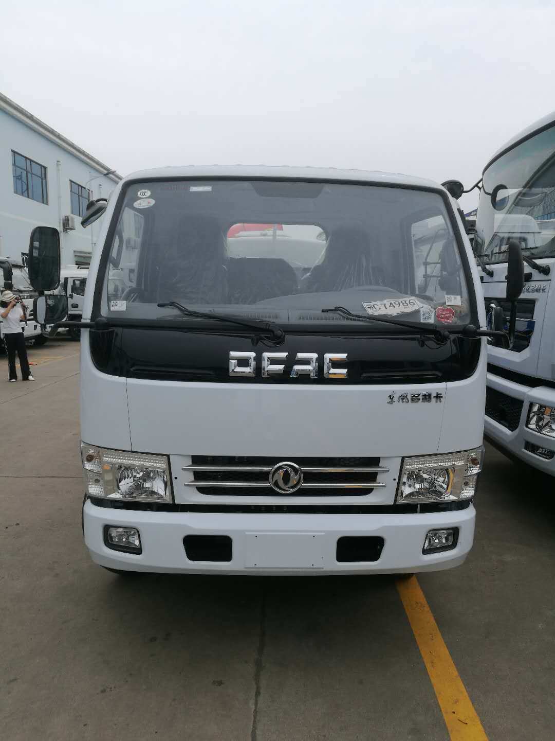 程力专汽 东风D7 8吨多功能抑尘车