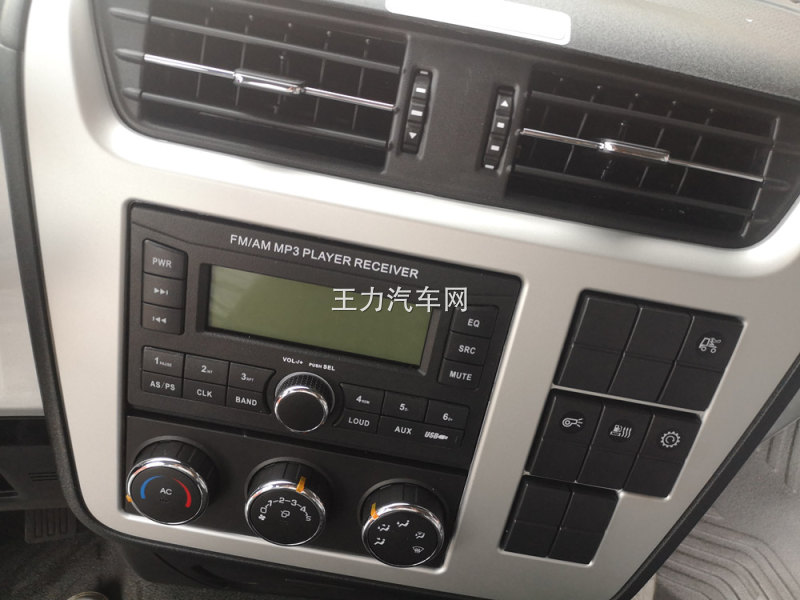 东风天锦D560-KR驾驶室内饰图片