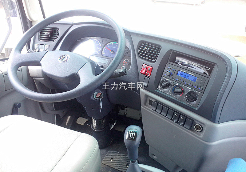 东风天锦D530常规驾驶室内饰图片