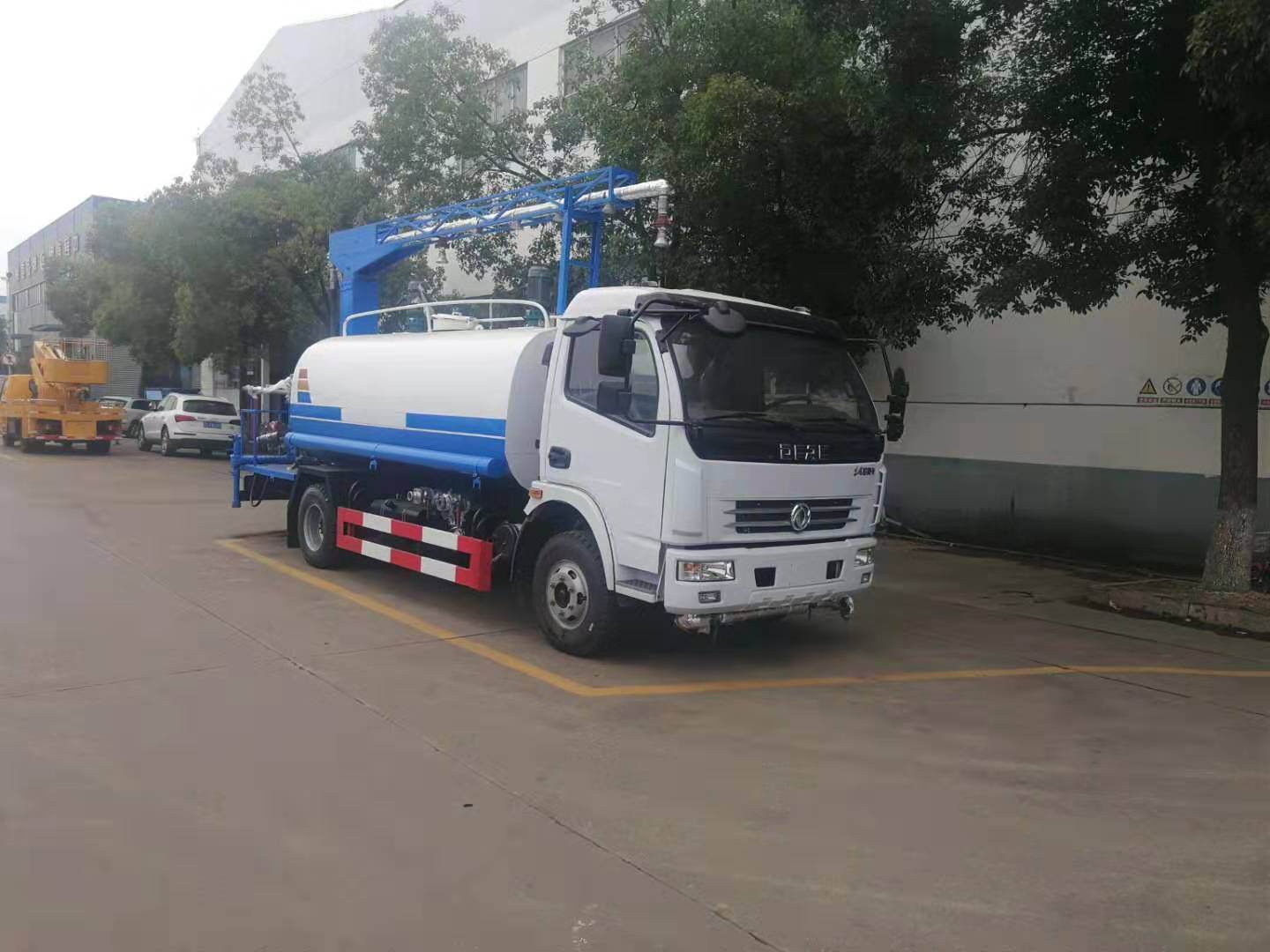 厂家直销，铁路抑尘车报价，铁路喷雾车多少钱一辆