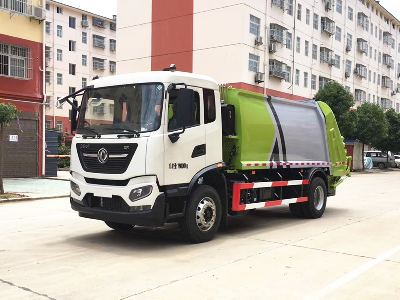 国六东风天锦压缩式垃圾车实拍图片