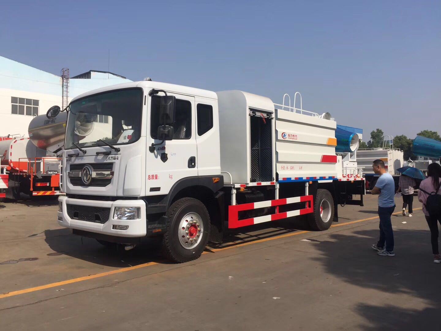 国六多利卡D9多功能抑尘车
