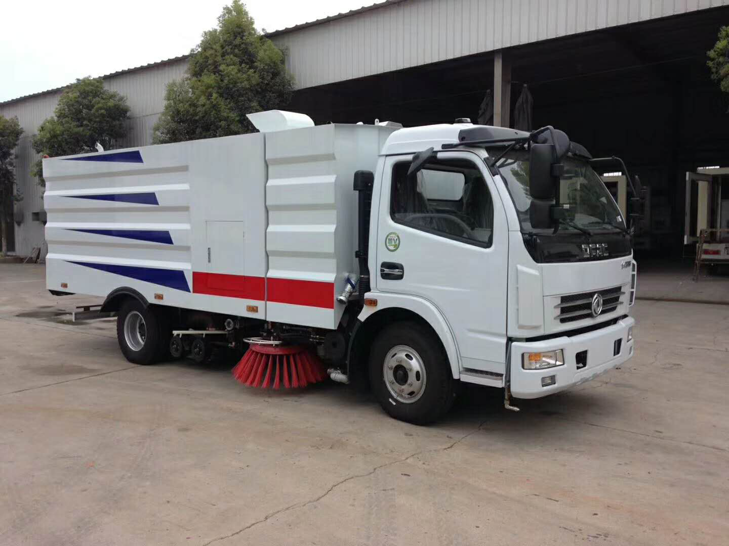 东风多利卡洗扫车