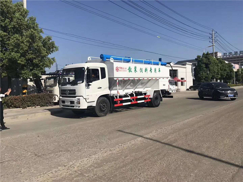 一般伺料厂拉散装饲料的用什么车