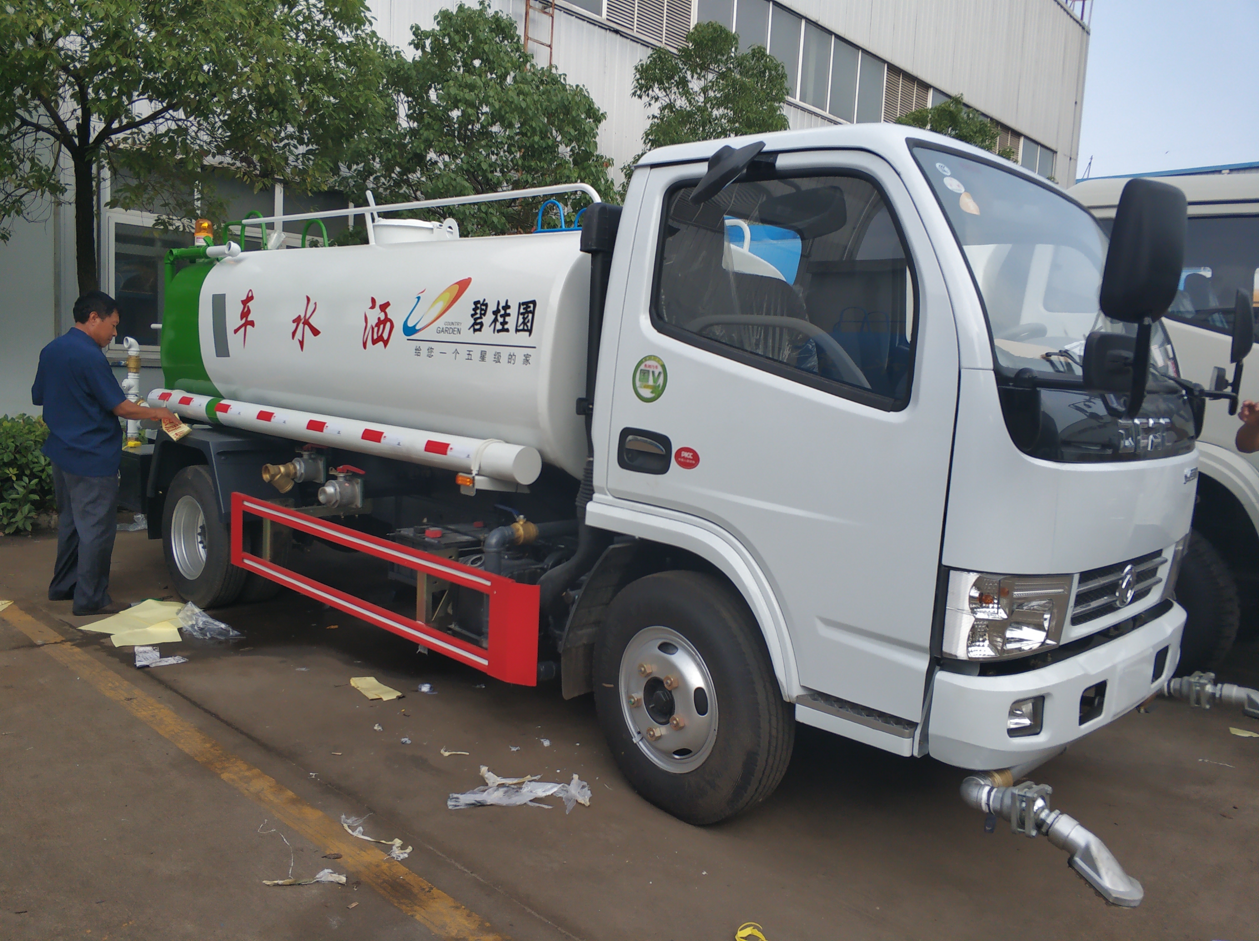 新款国六洒水车带雾炮，全国售后无忧