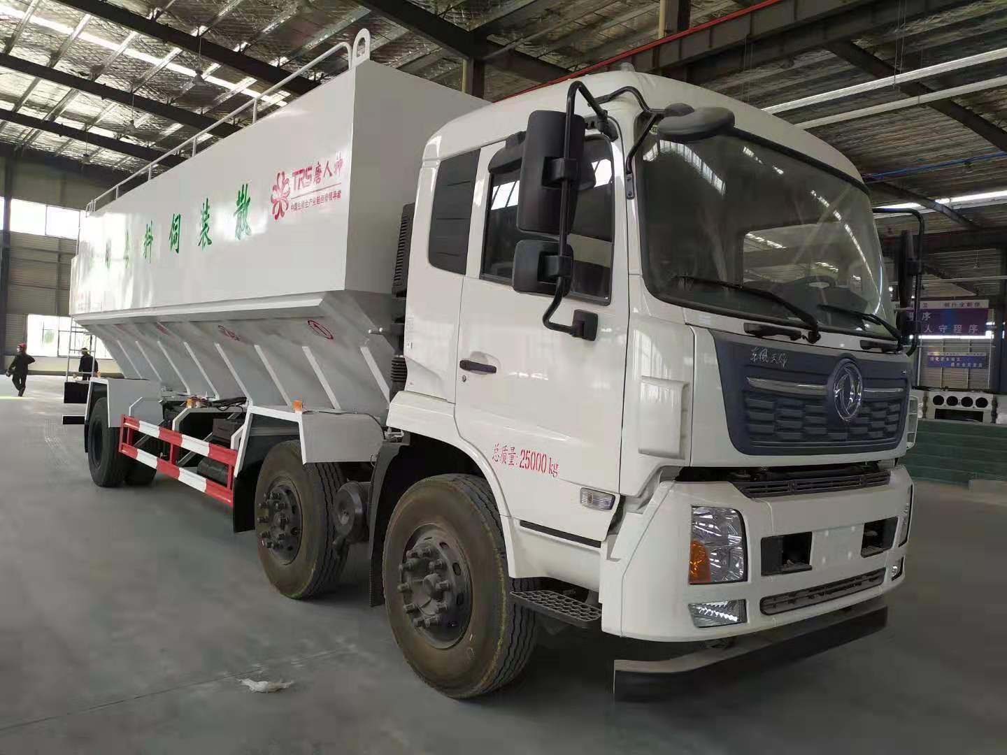 东风天锦小三轴散装词料运输车！