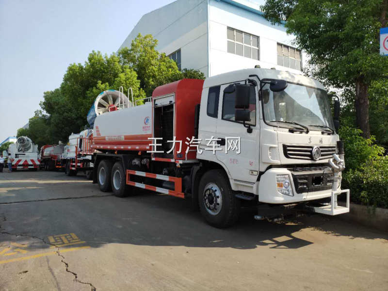 东风后双桥液压雾炮车图片