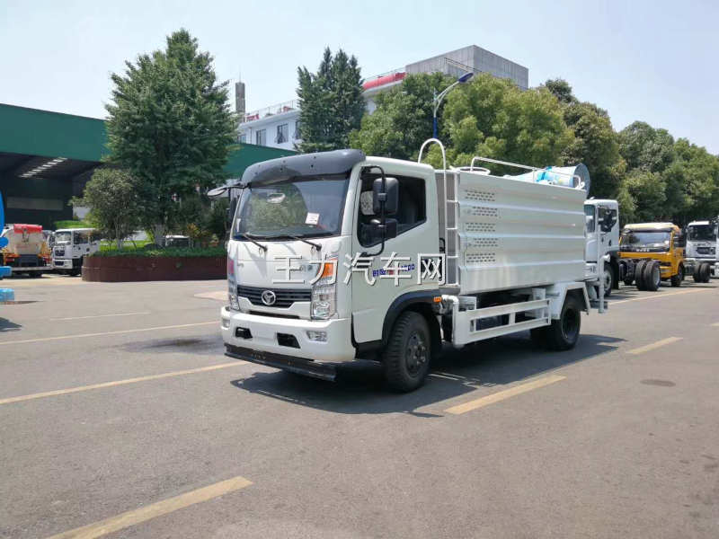 蓝牌5方抑尘洒水车图片