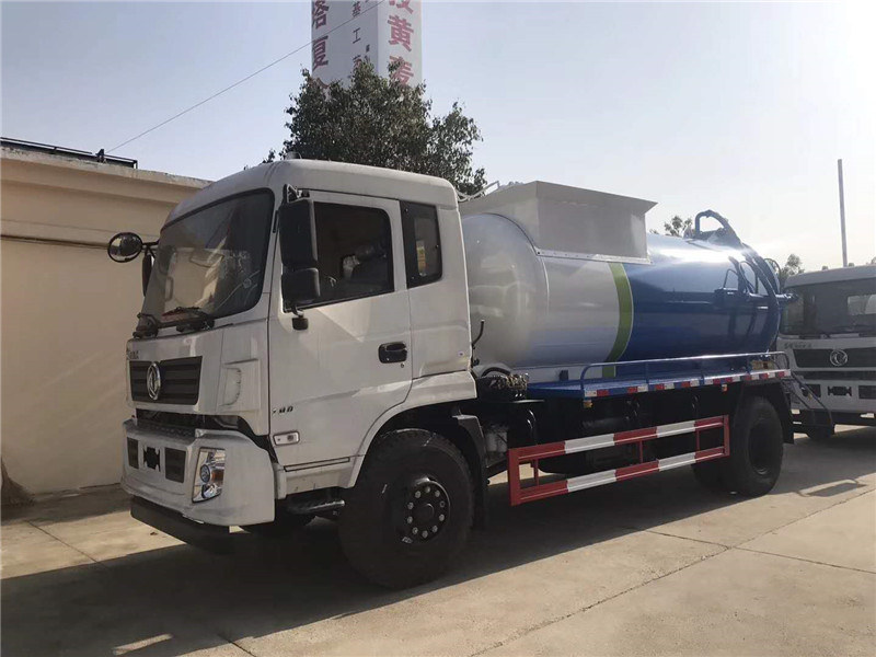 东风天锦圆罐餐厨垃圾车：密封性好，装载容积大