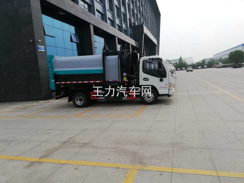 侧装垃圾车图片
