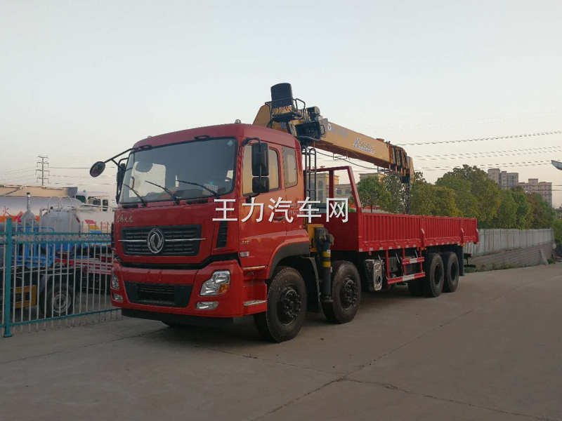 东风天龙14吨徐工吊机视频