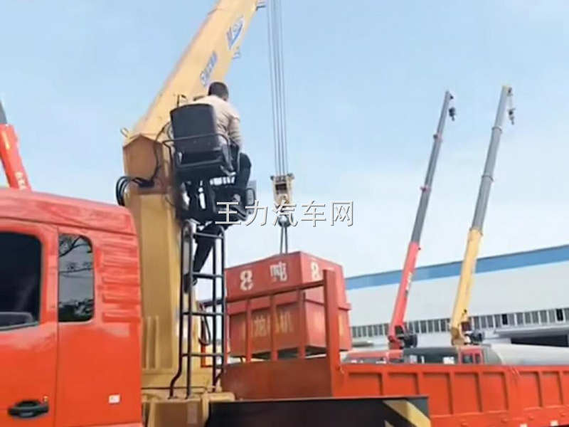 客户来厂提东风D3L后八轮徐工12吨随车吊视频