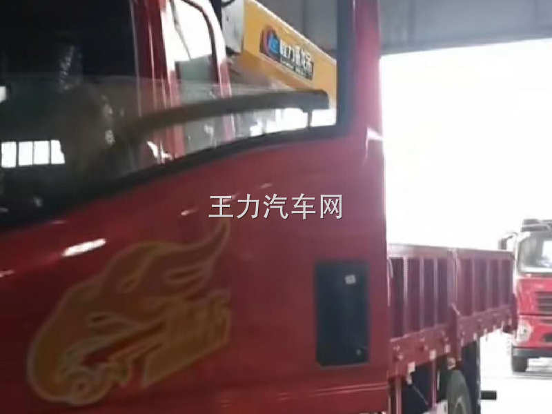 重汽豪曼黄牌6.3吨随车吊完工视频