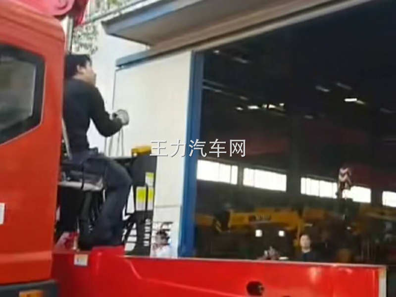 东风D9单桥8吨随车吊试吊视频