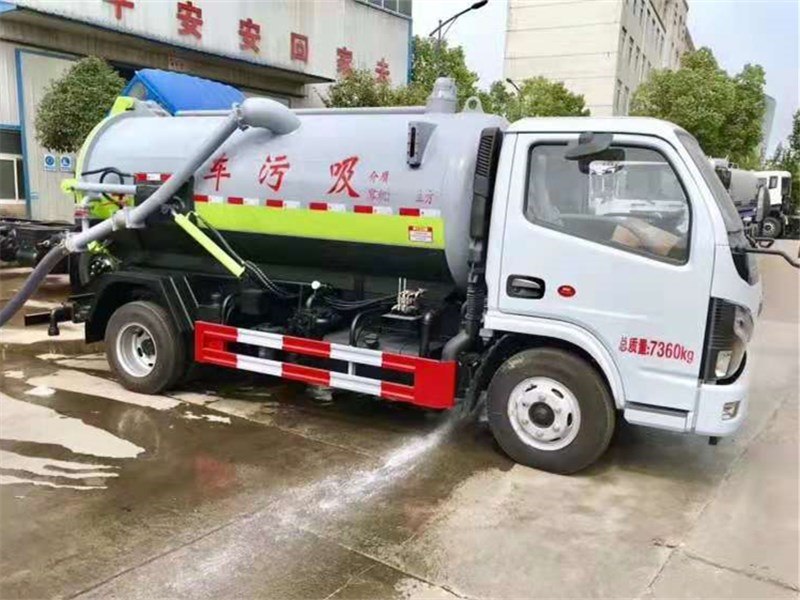 国六东风多利卡5方吸污车--污水清理好帮手 