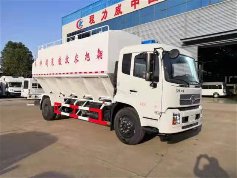 养殖场专用饲料车价格，22方电动卸料散装饲料车