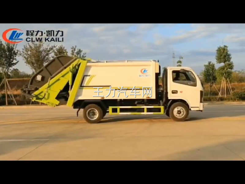 国六小多利卡压缩垃圾车，工作视频