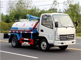 东风多利卡5方吸污车--吸粪车--厂家直销