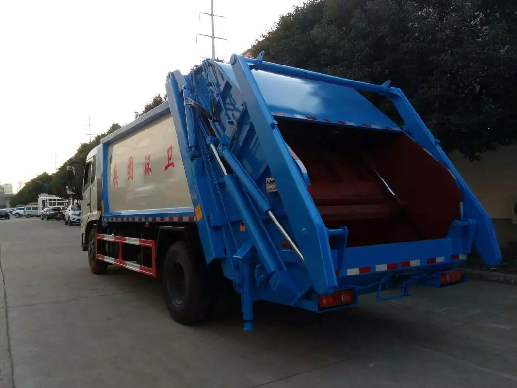 东风天锦12方压缩垃圾车实拍图片