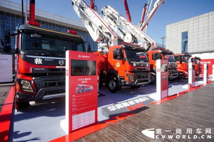 沃尔沃底盘车亮相中国消防展，携手三一、中联剑指高端消防
