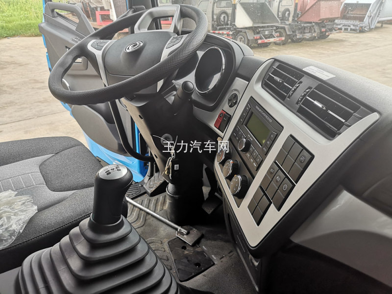 東風天錦D560-KR駕駛室內飾圖片