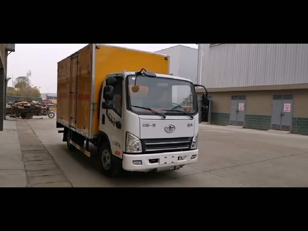 解放易燃气体厢式运输车视频视频