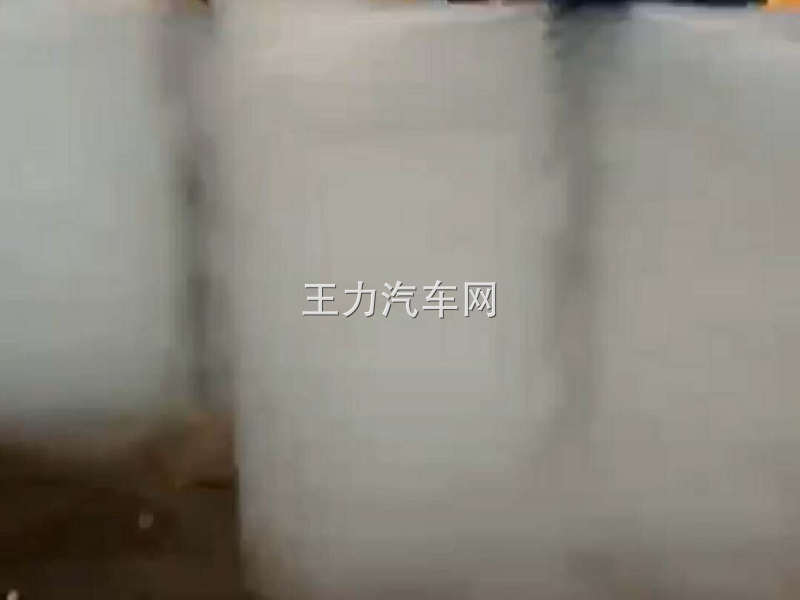 湖北宏宇专用汽车自主研发的第二代全自动高速护栏清洗设视频