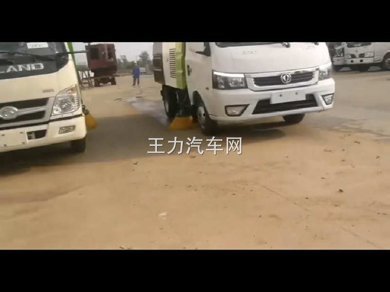 东风途逸扫路车视频