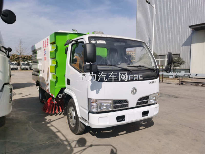 东风多利卡5方吸尘车图片