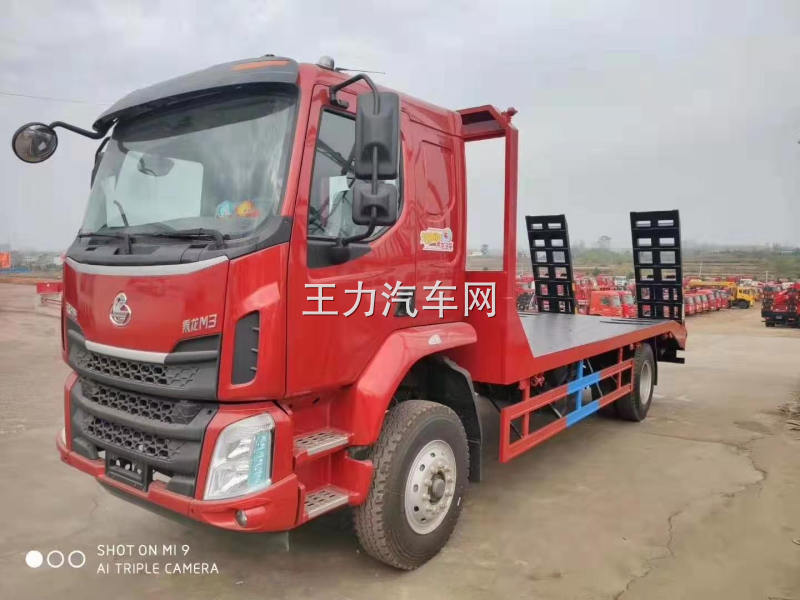 东风柳汽系列平板运输车 拉150挖机图片