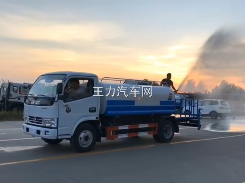 东风D6洒水车-高炮视频效果