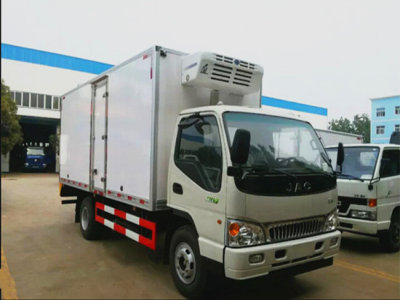江淮牌冷藏运输车，厢长5.2米，安装-5度或是-15度冷藏机组图片