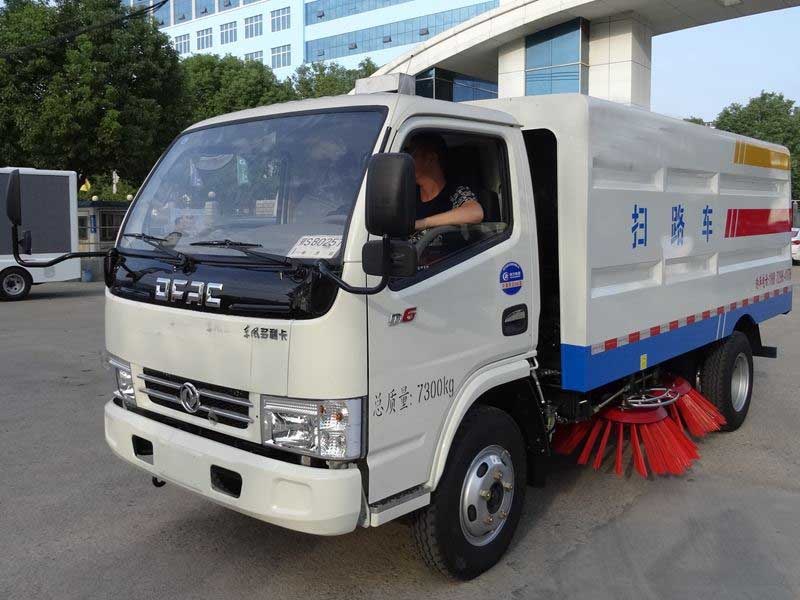 东风小多利卡扫路车︱5吨扫路车