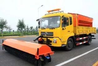  除雪车