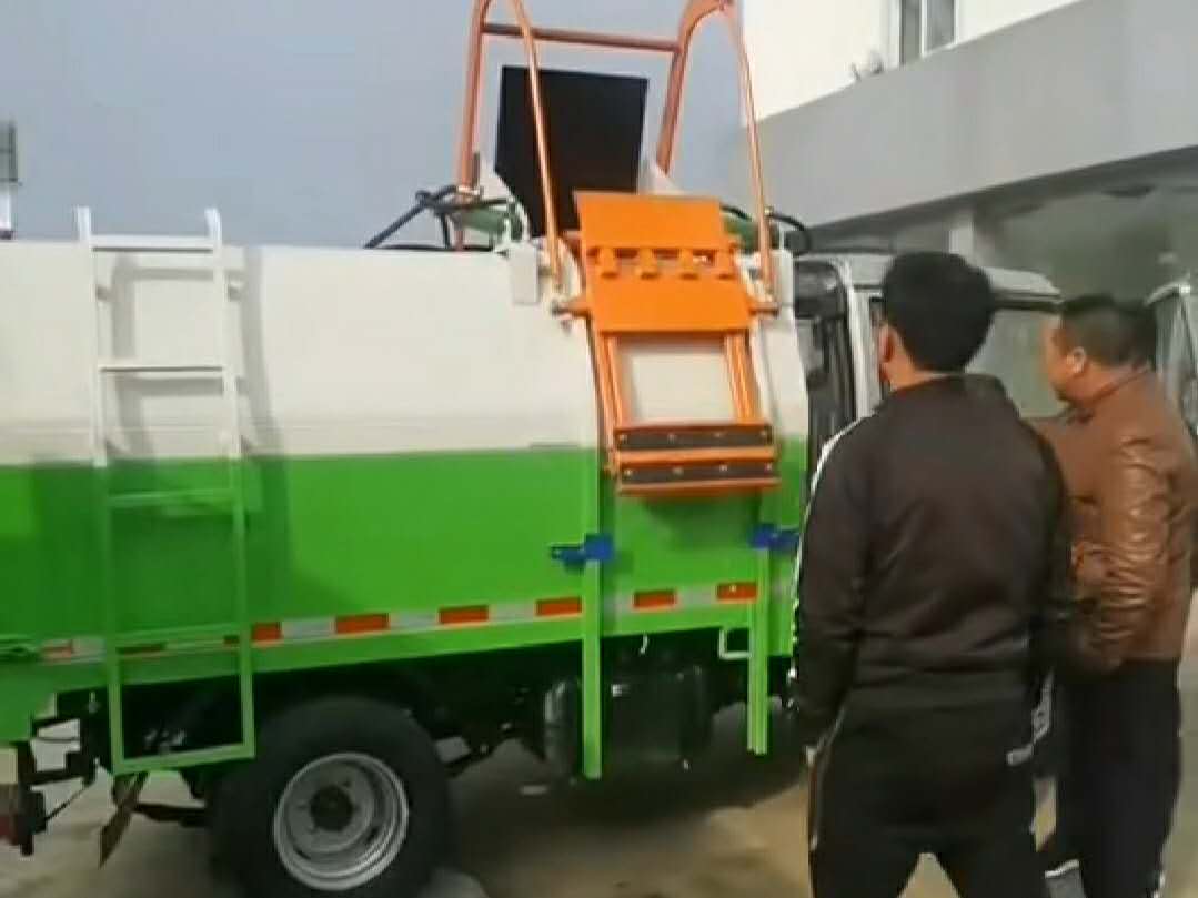 时风汽油4方汽油挂桶垃圾车测试中视频视频