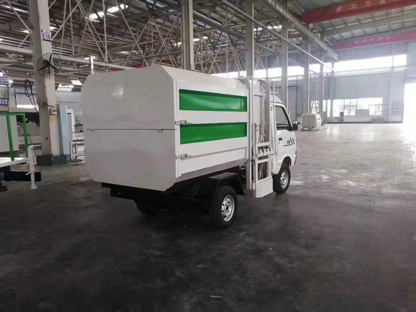 纯电动侧装挂桶垃圾车