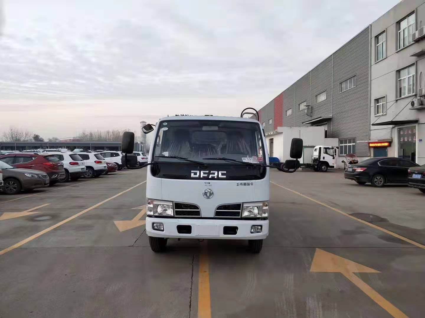 东风福瑞卡蓝牌压缩式垃圾车！