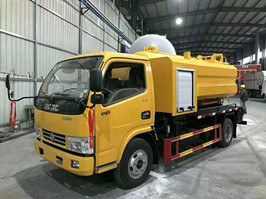 国五蓝牌5.2方清洗吸污两用车