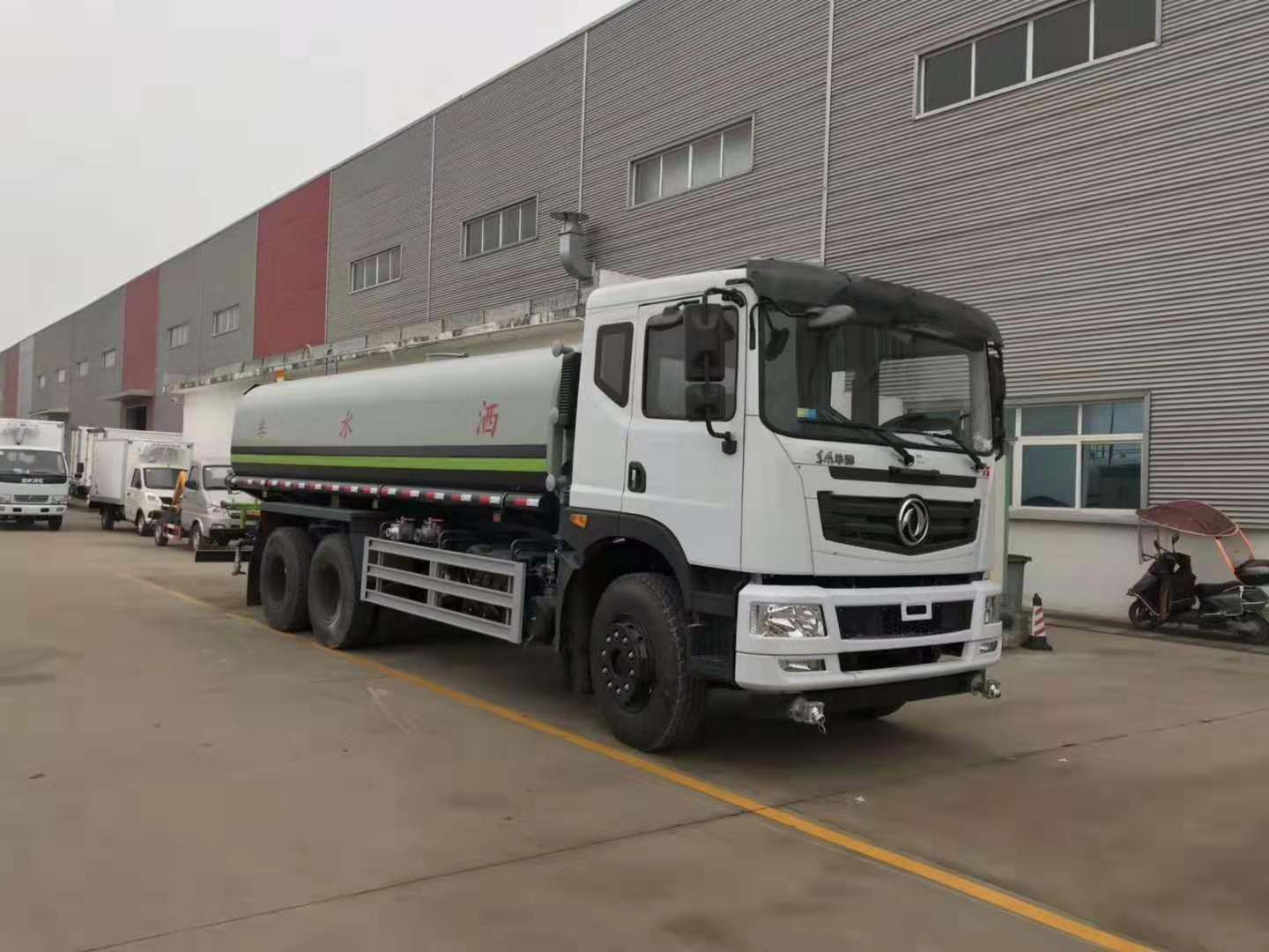 东风T5后双桥19方洒水车！