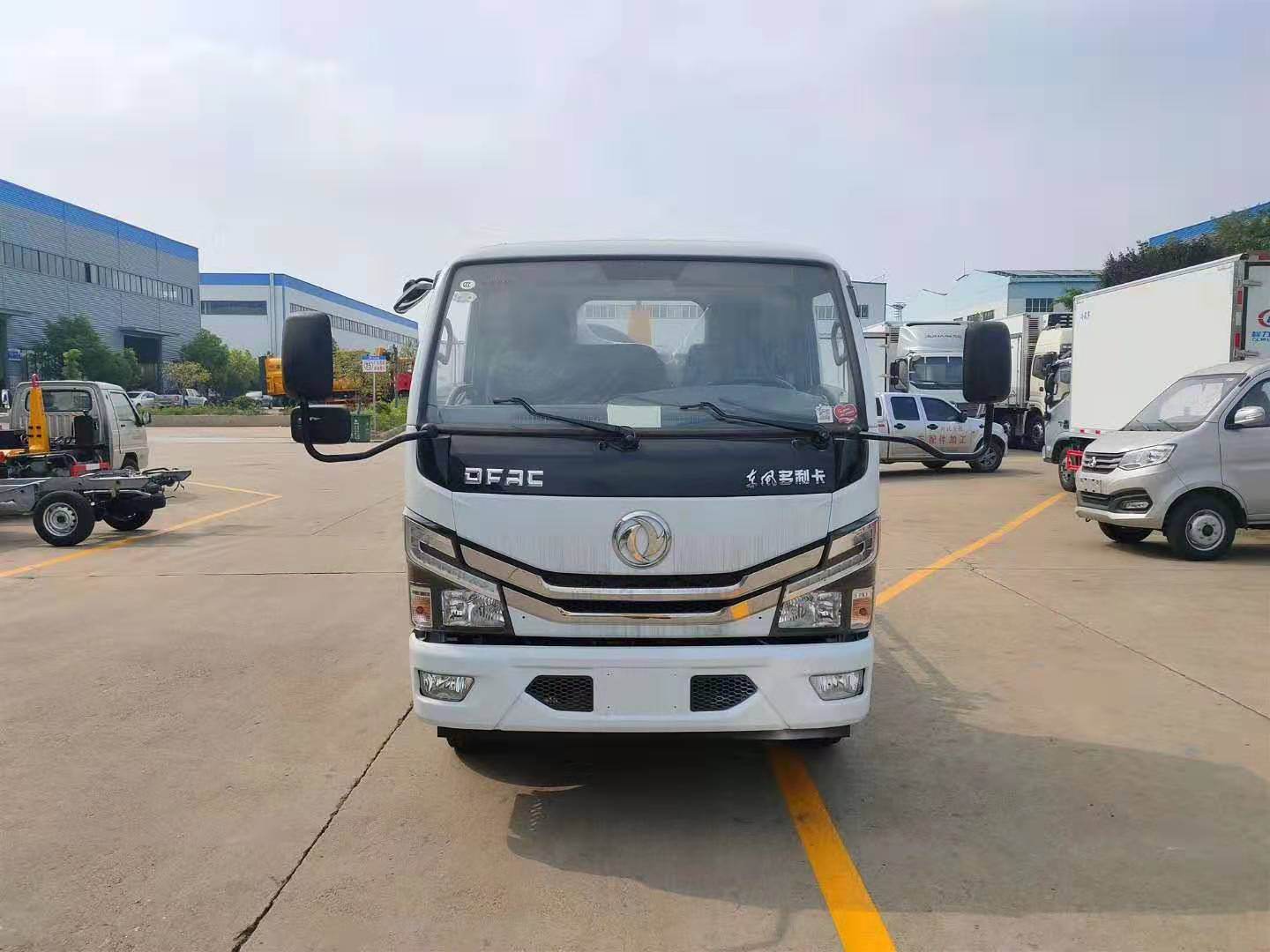 国六5方东风多利卡勾臂垃圾车
