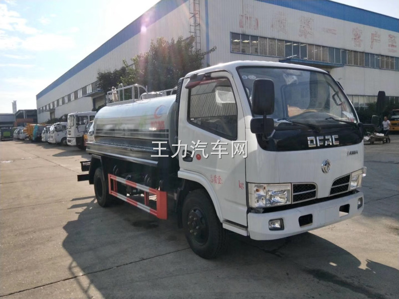 东风新式5方洒水车发车！图片
