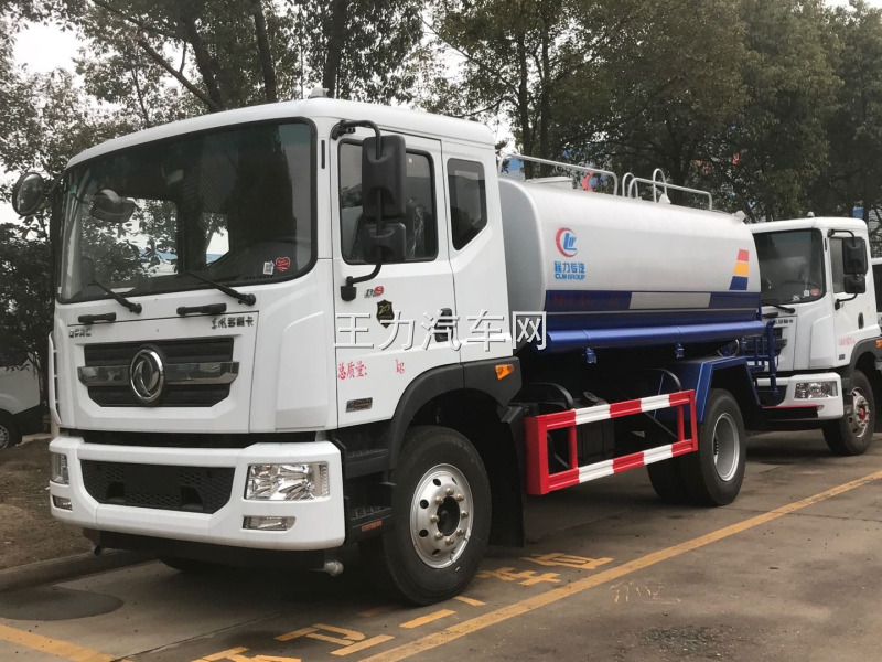 东风D9洒水车图片
