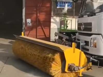 东风天锦15方洒水车加装3米扫雪刷调试中视频
