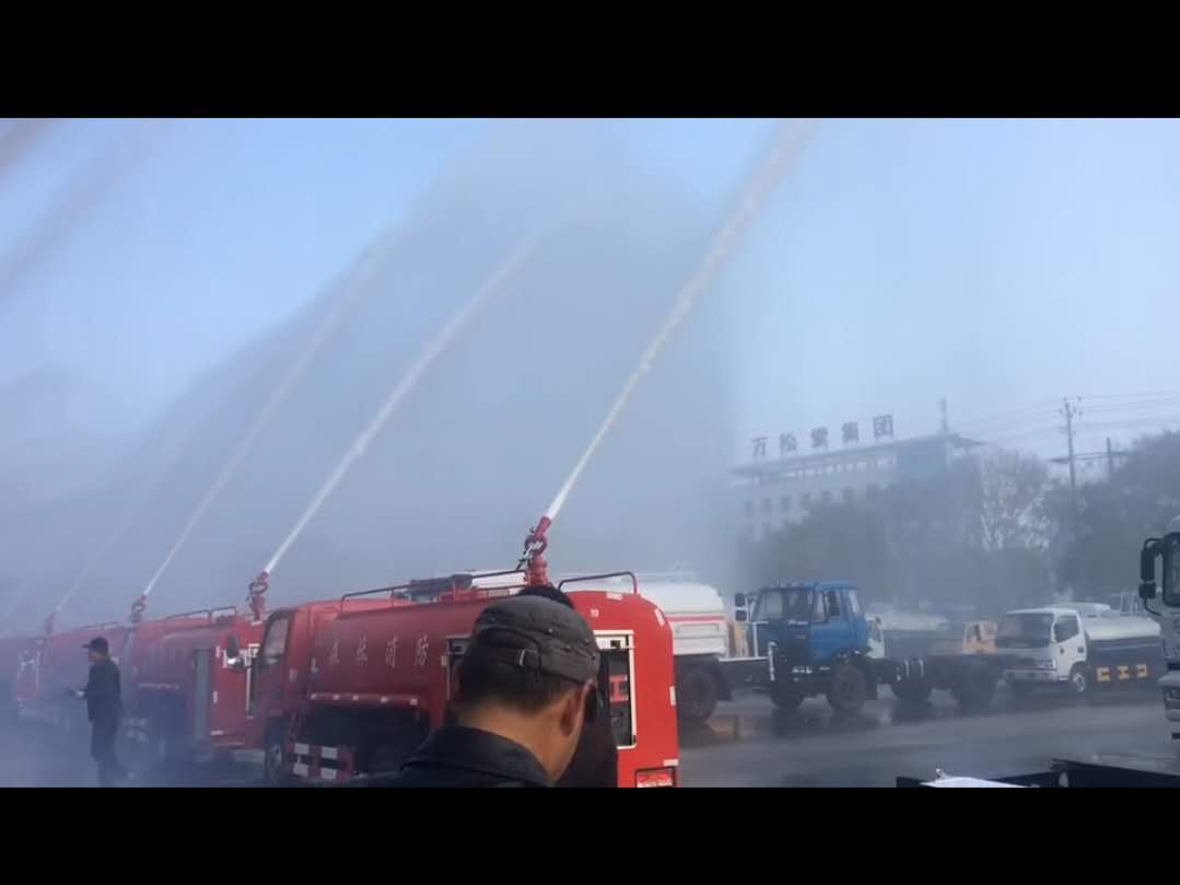 二十多台水罐消防车同时试车震撼现场视频