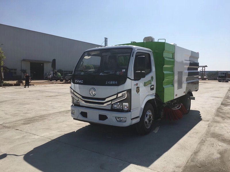 东风多利卡国六扫路车