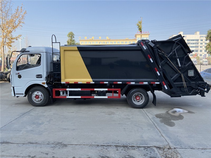 东风多利卡国五D7—8方压缩式垃圾车