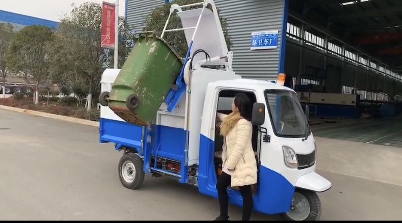 电动三轮，新能源挂桶垃圾车操作视频视频